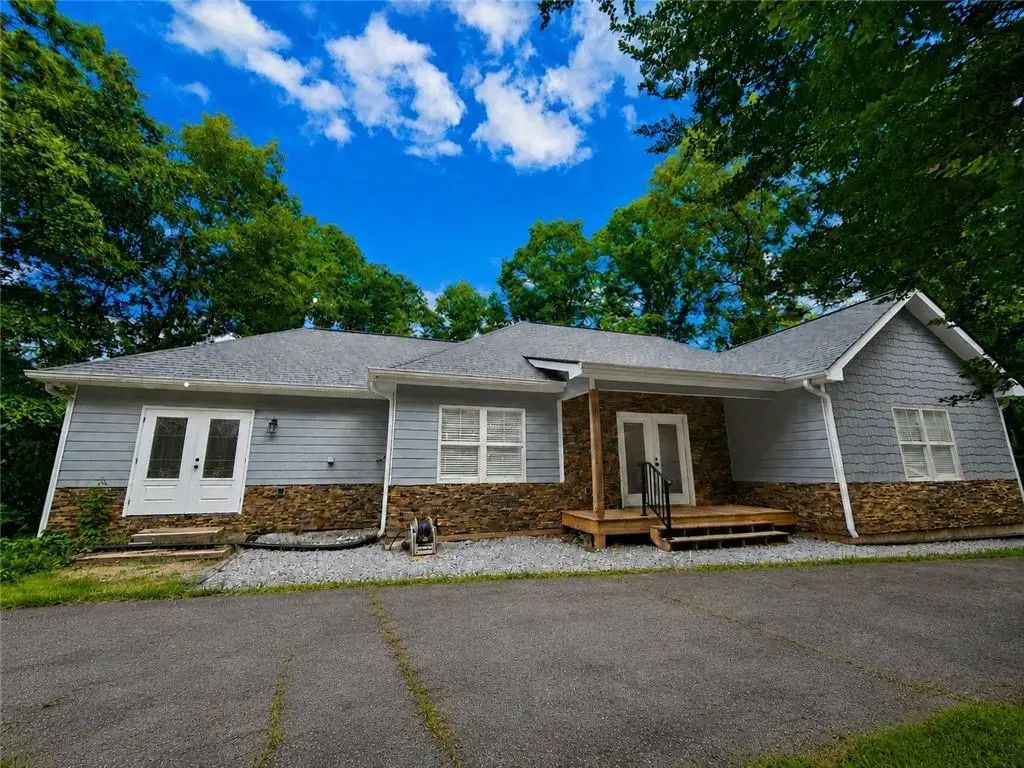 330 Glenridge Drive, Cleveland