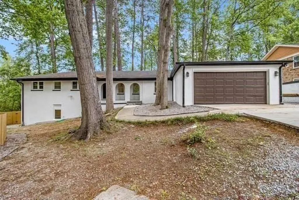 3185 Hammarskjold Drive, East Point