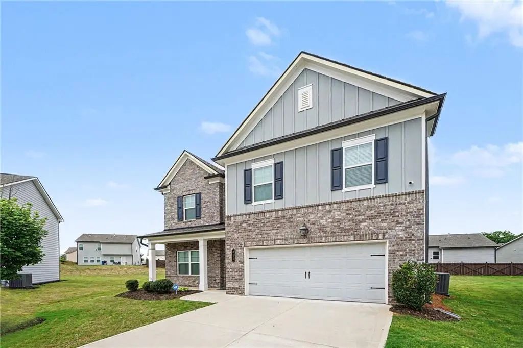 612 Auburn Crossing Drive, Auburn