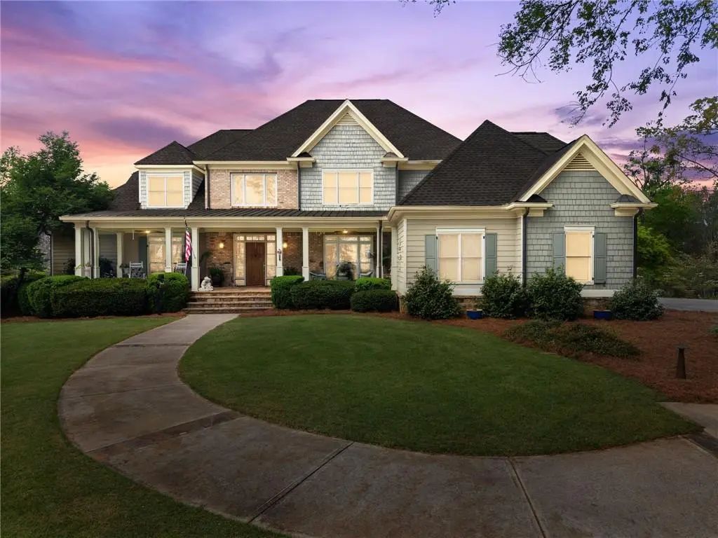 594 Peachtree Road, Hoschton
