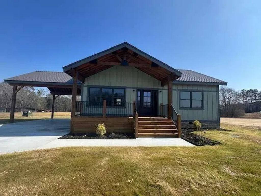 1825 County Rd 40, Centre