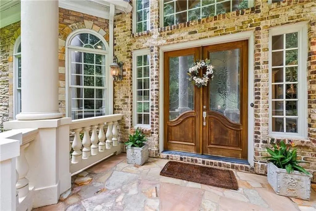 221 Allmond Lane, Alpharetta