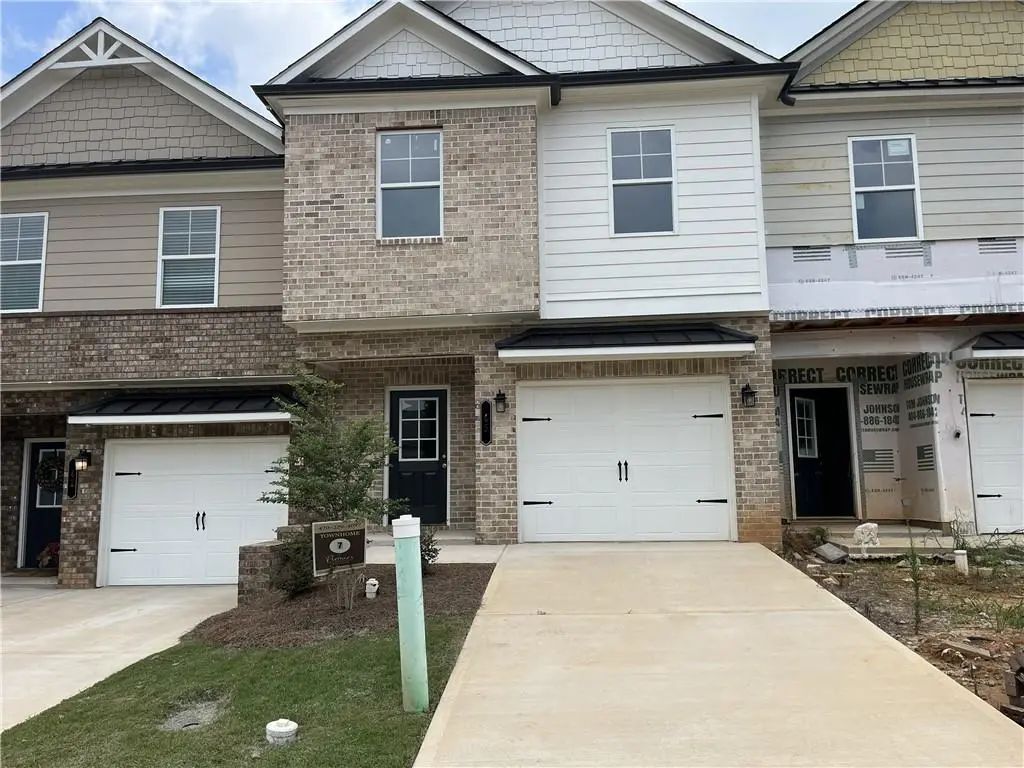 45 Creekside Commons Drive, Hoschton