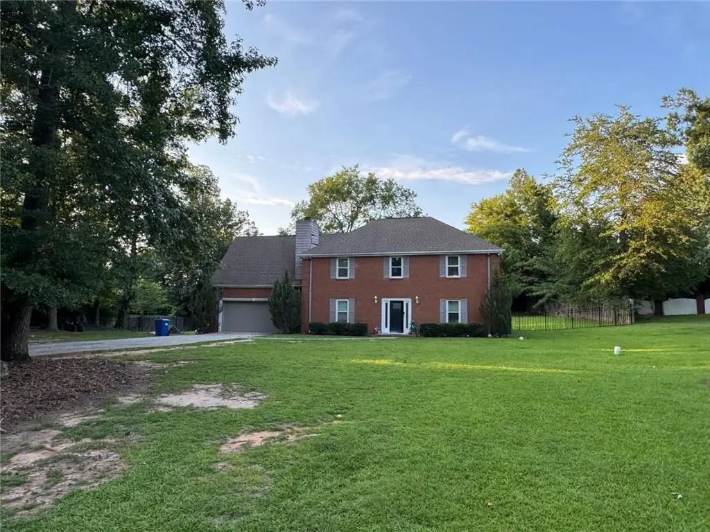 760 Kings Crest Court, Fairburn