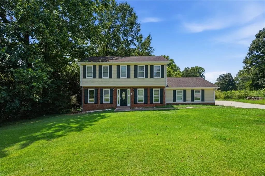 2513 Whisper Trail, Douglasville