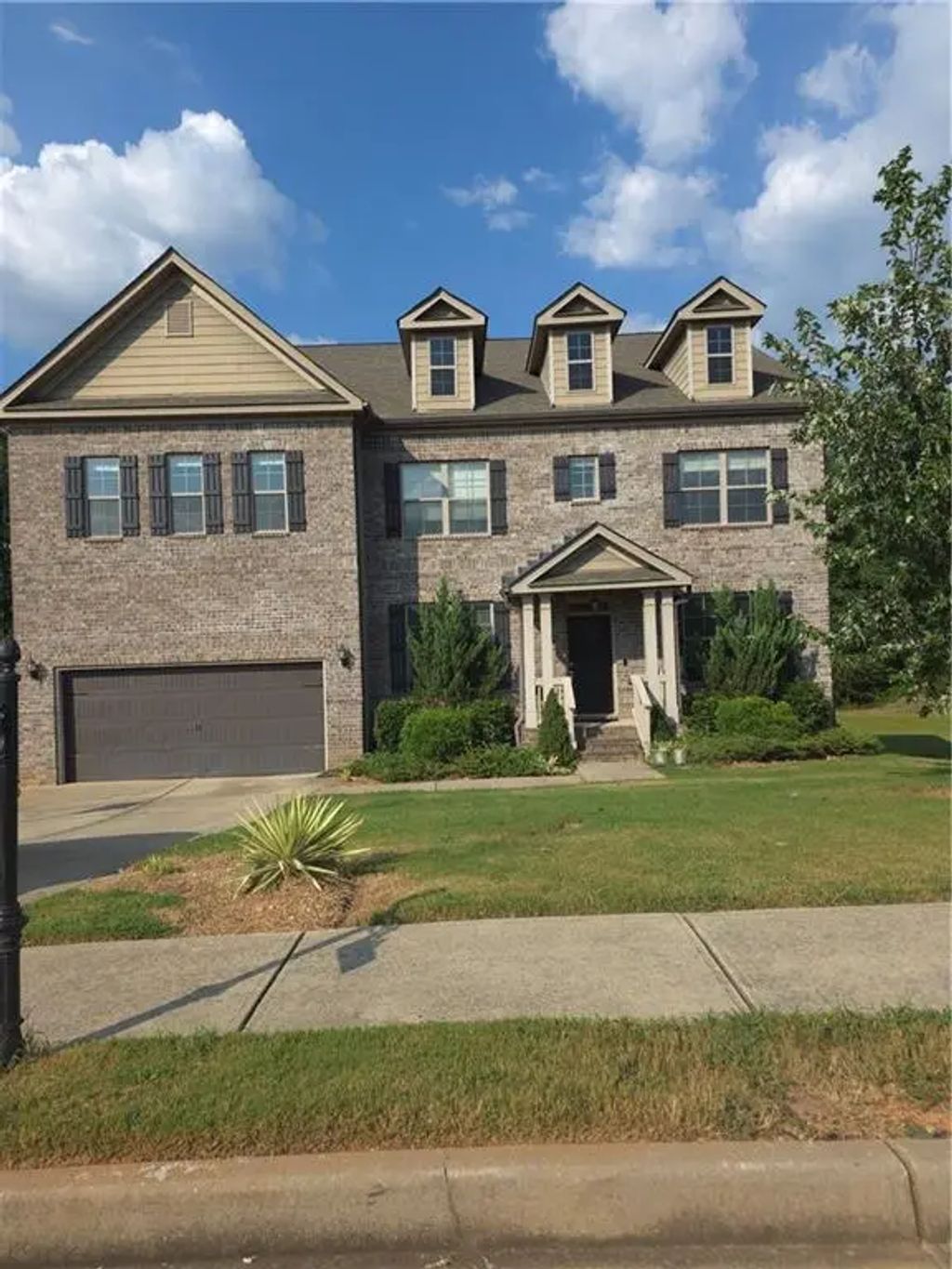 615 Birkdale Drive, Fairburn