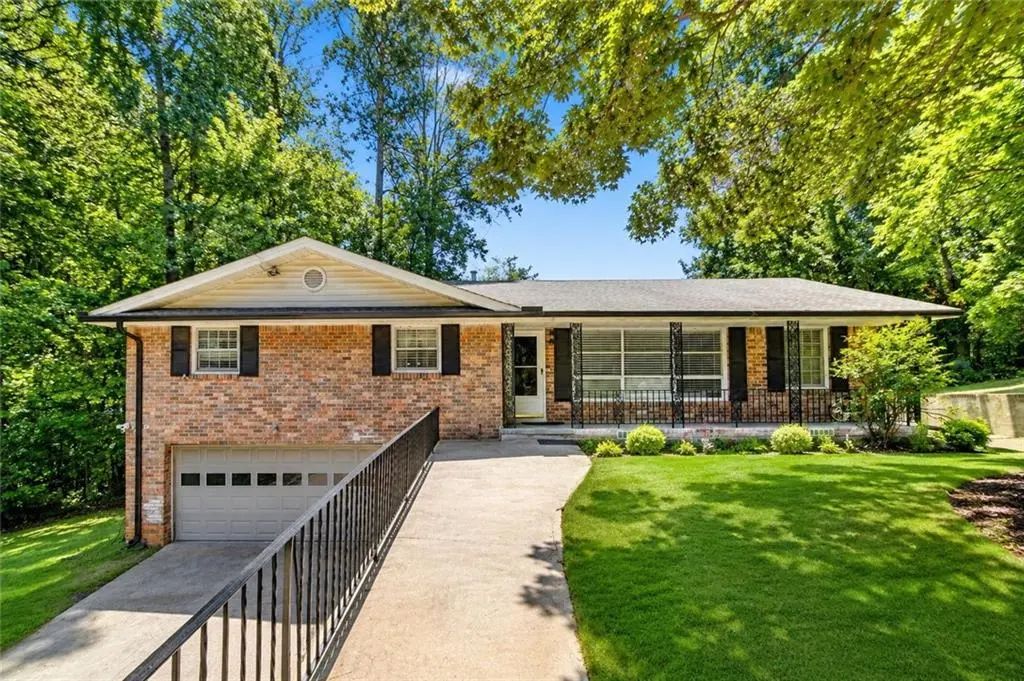 3900 Greystone Court W, Stone Mountain