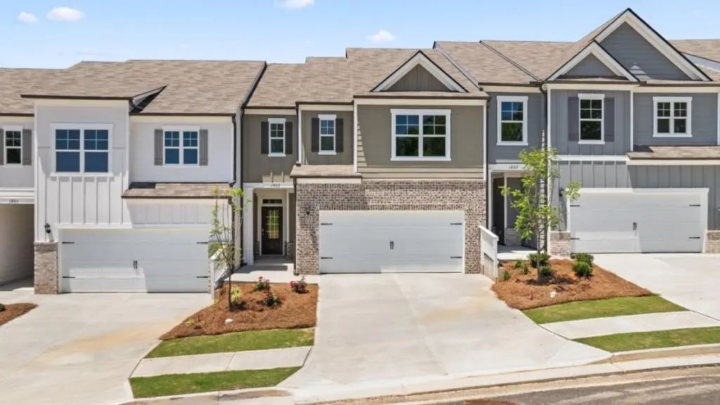 1805 Meadow Green Circle, Gainesville