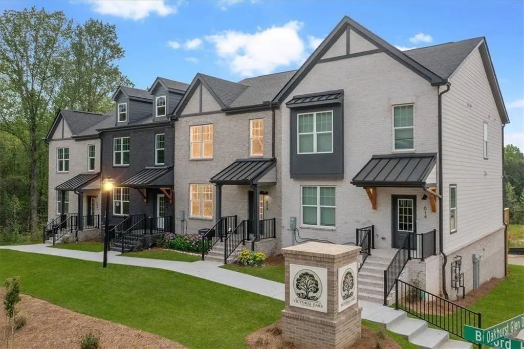 624 Oakleaf Grove Lane, Sugar Hill