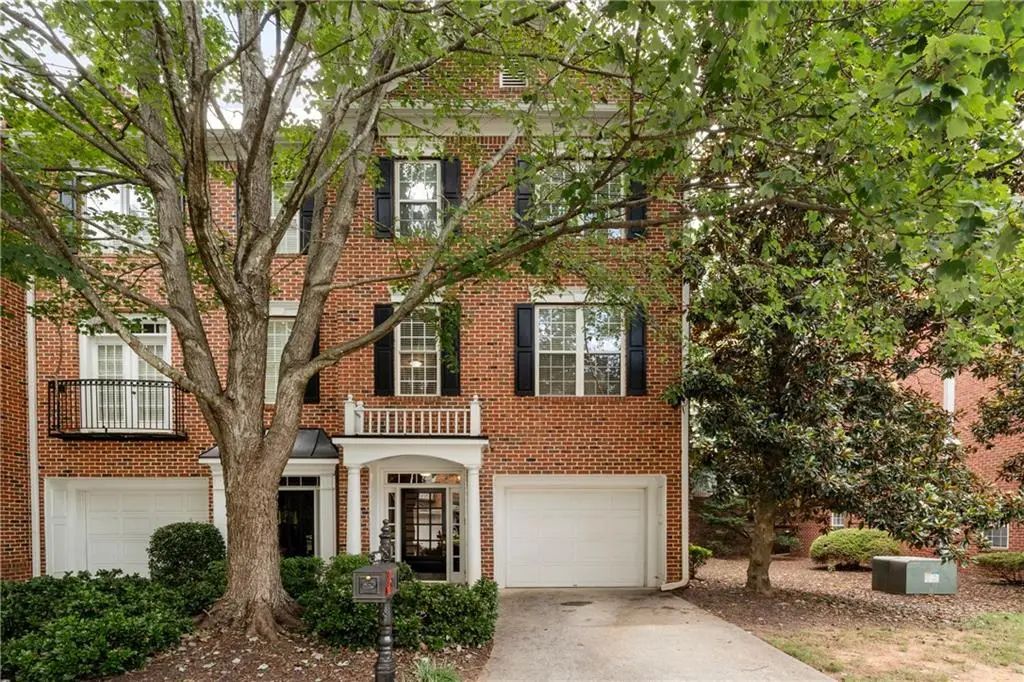 2402 Waters Edge Trail, Roswell