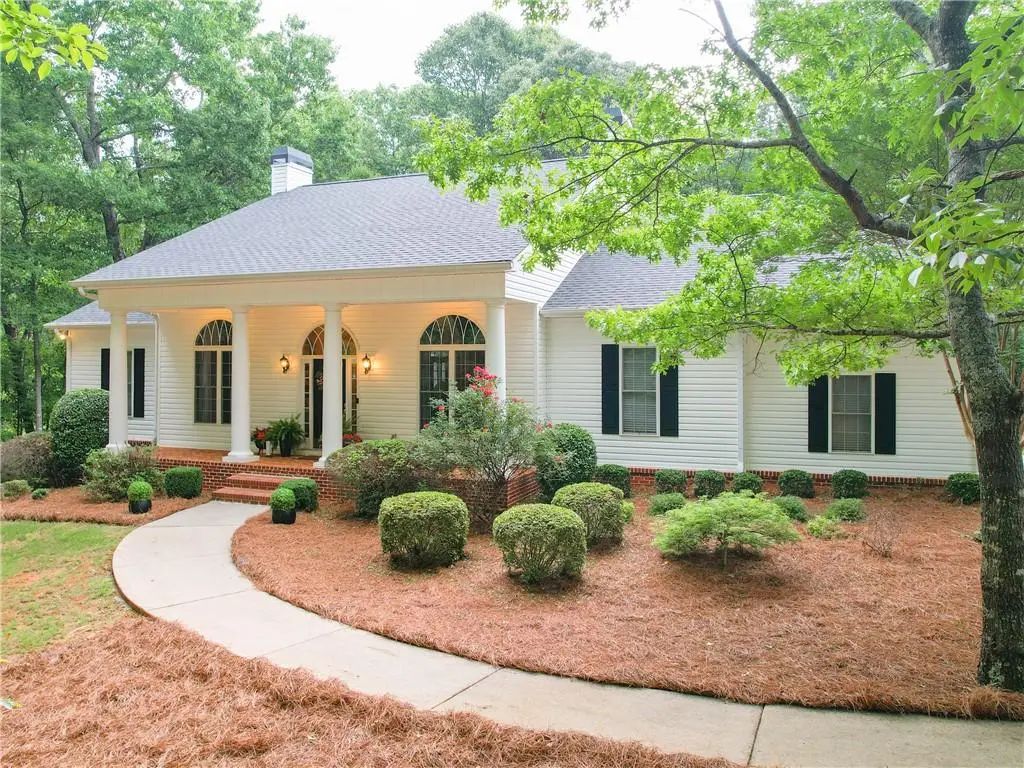 3905 Oak Hill Road, Douglasville