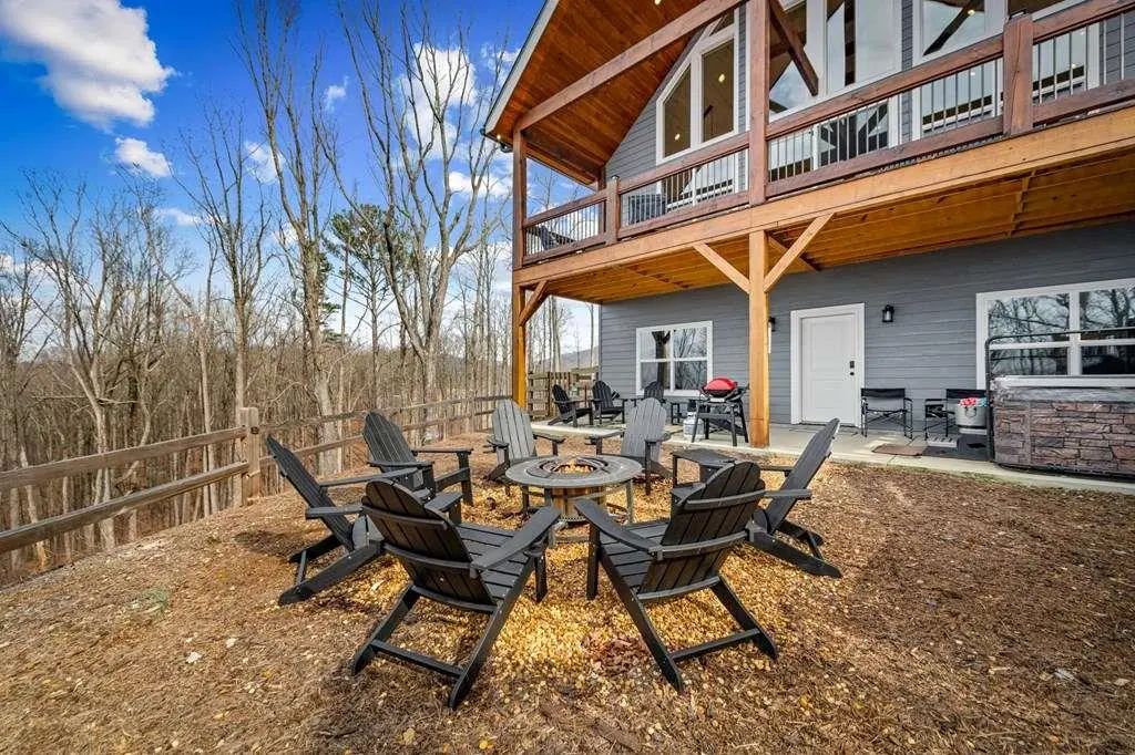 1016 Twisted Oak Road, Talking Rock