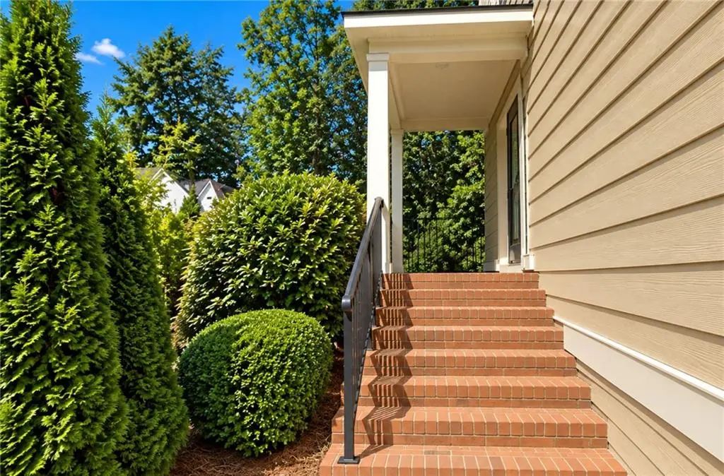 1452 Sylvan Circle, Brookhaven