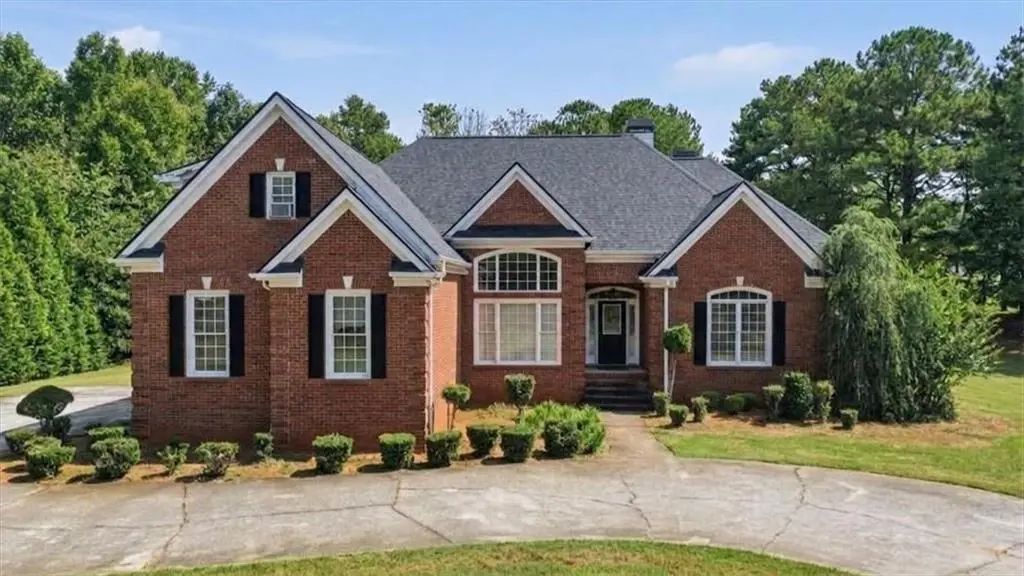 140 Lake Lucinda Drive, Covington