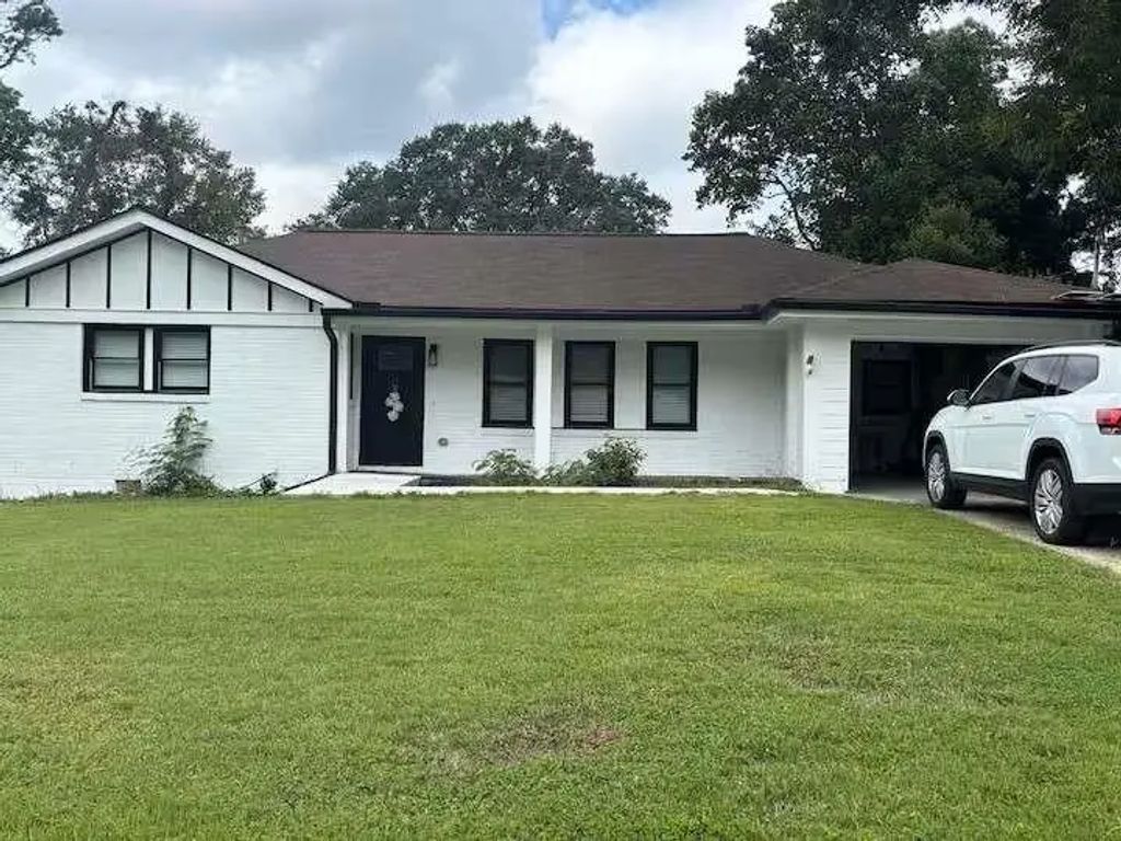 2301 Amber Way, Decatur