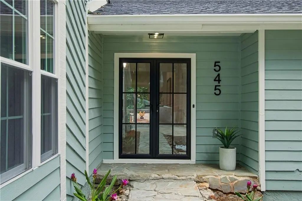545 Longleaf Drive, Roswell