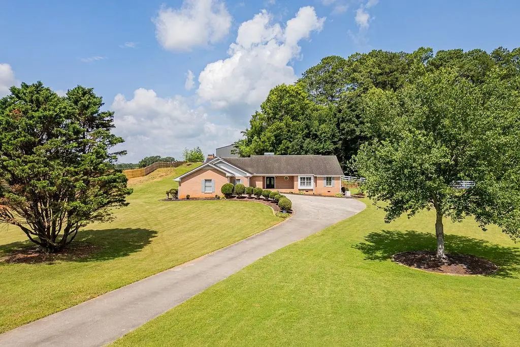 210 Wildwood Drive, Cartersville