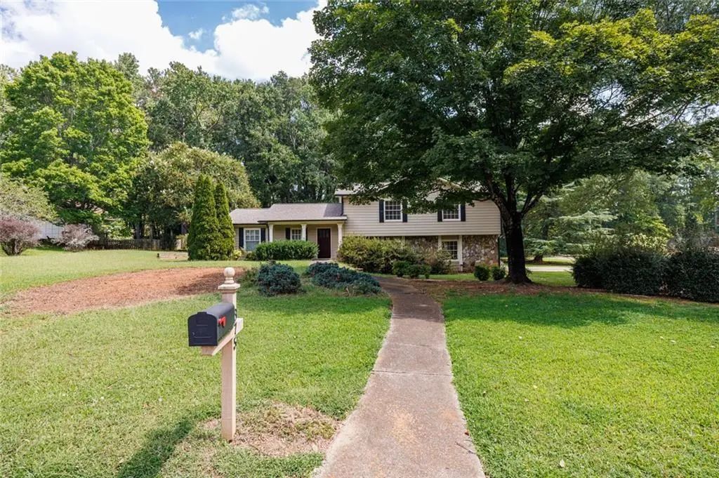 875 Windsor Trail, Roswell