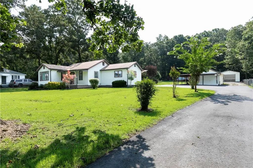 3186 Highway 411 Ne, White