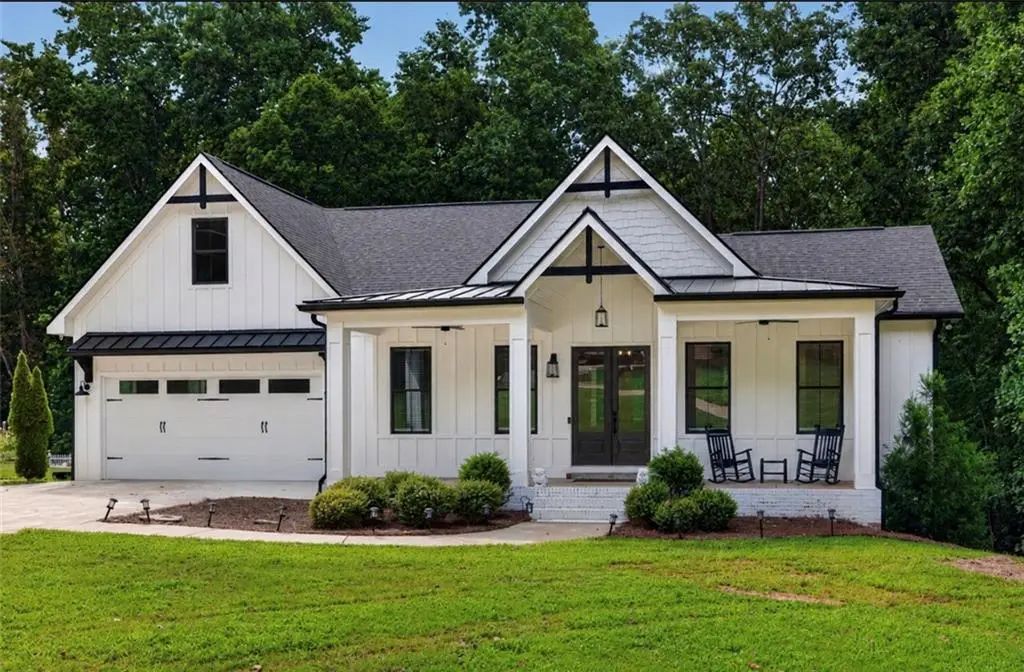6052 Oak Hill Drive, Flowery Branch