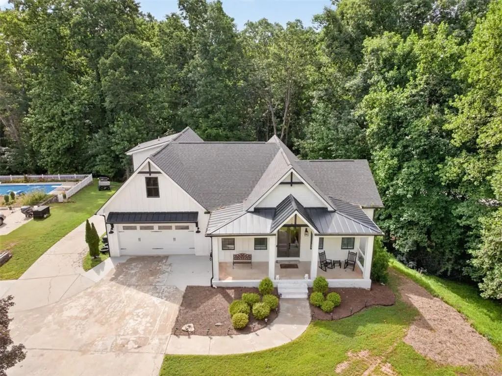 6052 Oak Hill Drive, Flowery Branch