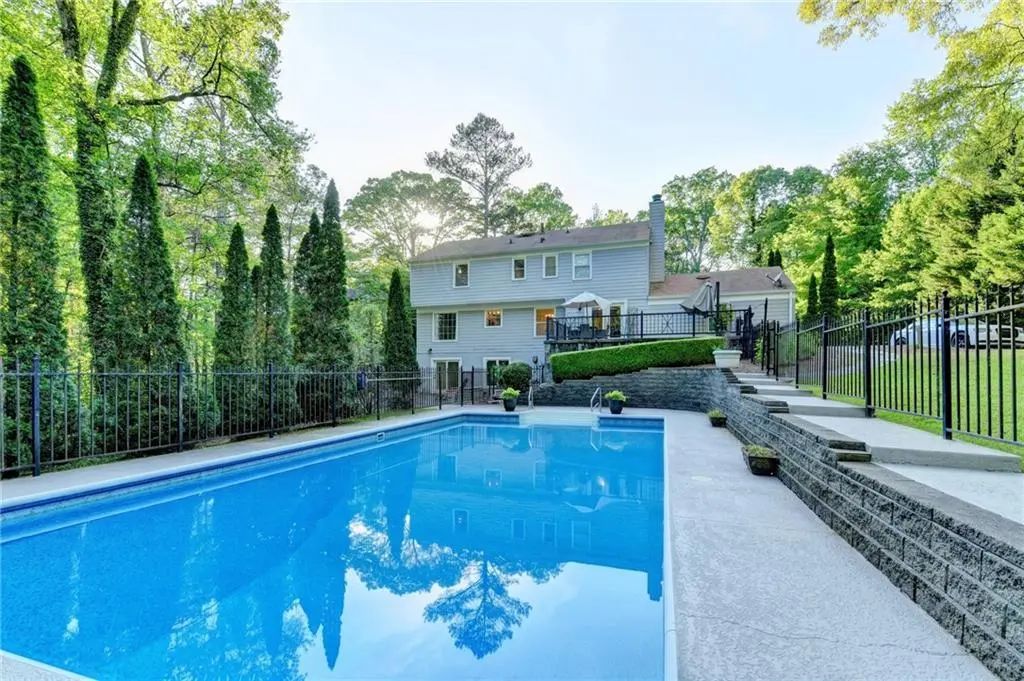 151 Shadowlawn Road Se, Marietta