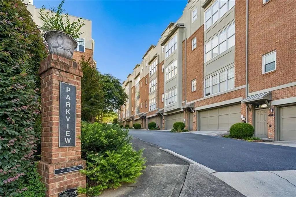 1380 Parkview Lane Ne, Atlanta