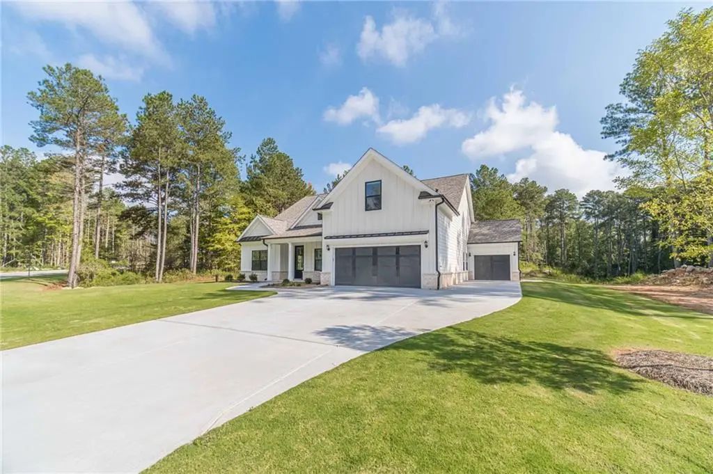 857 Bessie Court, Loganville