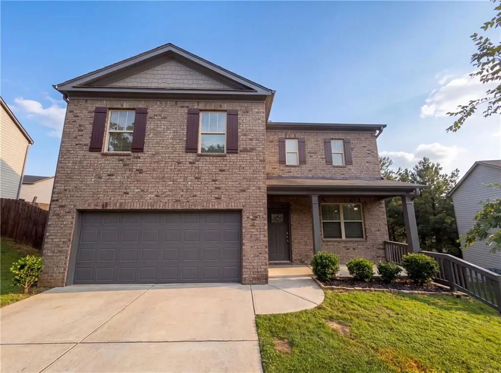 611 Dodson Lake Court, Fairburn