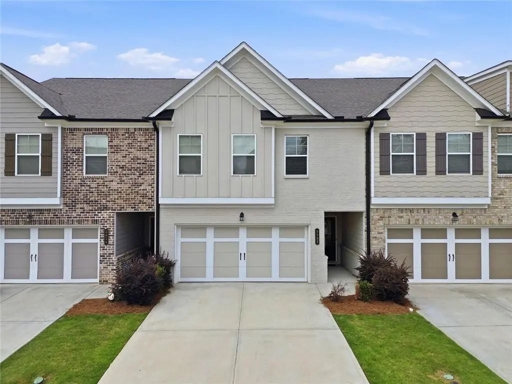 5052 Silver Fox Road, Oakwood