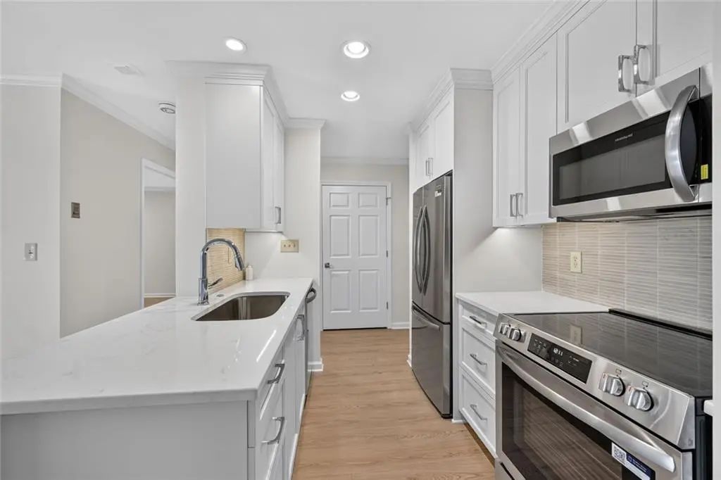 Unit B-603 - 300 Johnson Ferry Rd, Road Ne, Sandy Springs