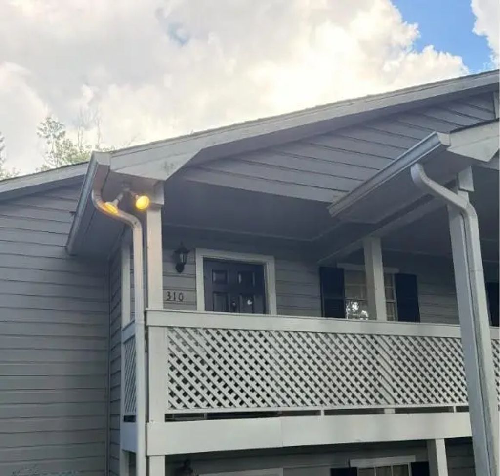 1310 Natchez Trace, Sandy Springs