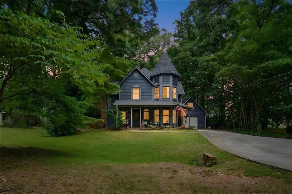117 Oak Ridge, Monroe