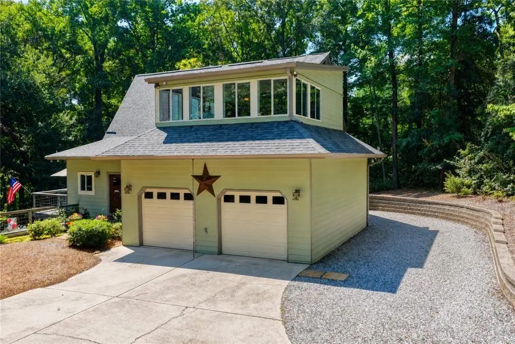 6173 Pine Circle, Flowery Branch