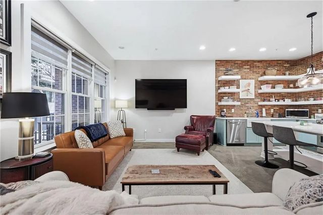 Unit 209 - 680 Greenwood Avenue Ne, Atlanta