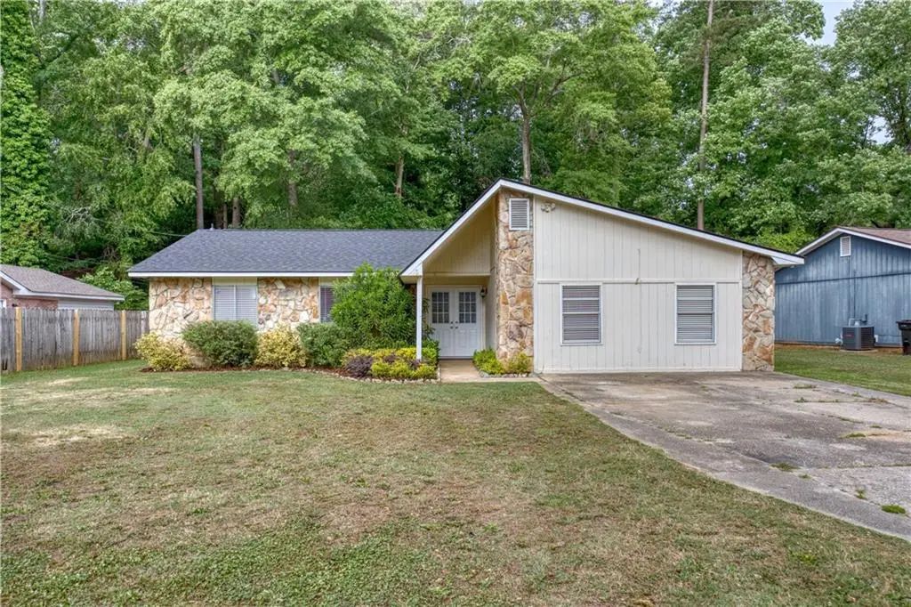 6517 Charter Oaks Circle, Columbus