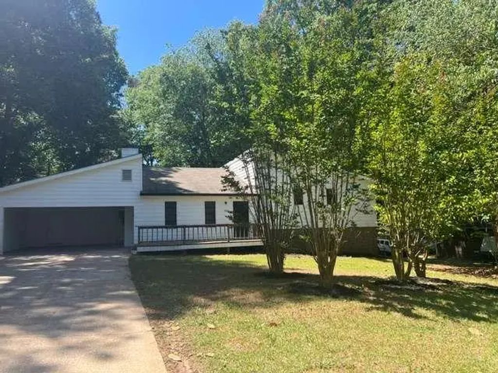 6061 Ridge Way, Douglasville