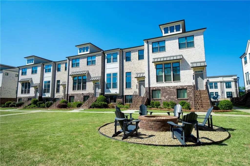 615 Fair View Circle, Roswell