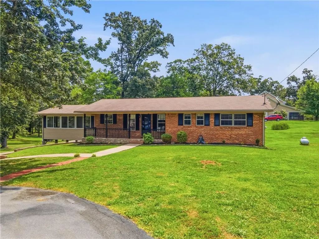 379 Hunt Road Nw, Calhoun