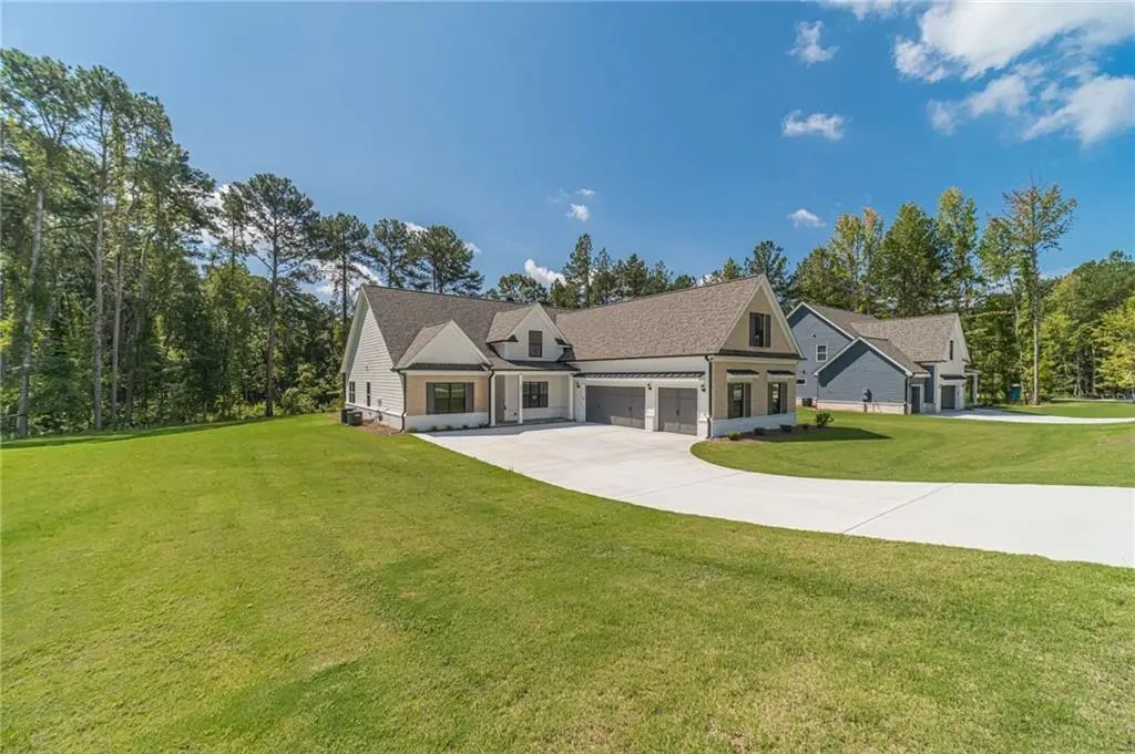 897 Bessie Court, Loganville