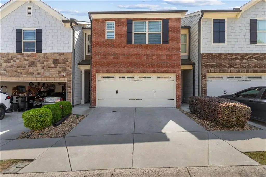 222 Bobbie Way, Woodstock
