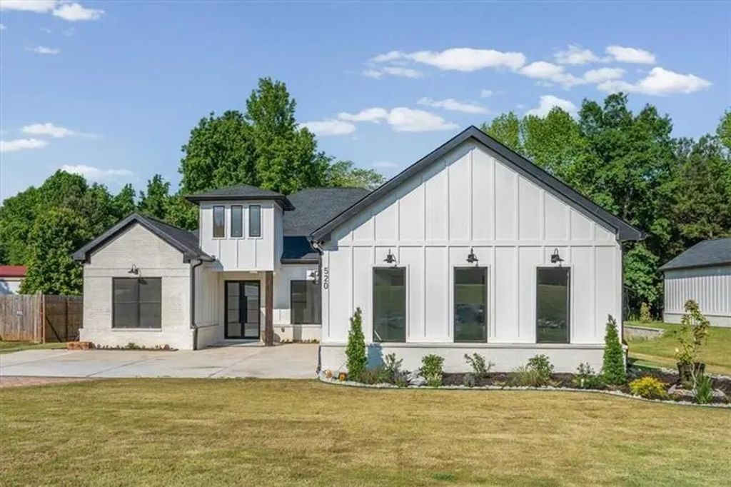520 Rockbridge Road Sw, Lilburn