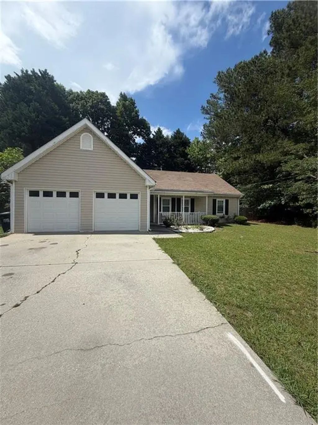 910 Burning Bush Drive, Loganville