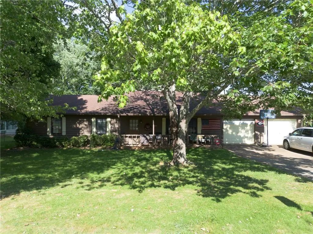 2594 Morgan Lake Drive Ne, Marietta