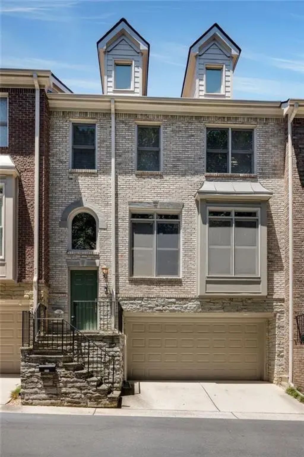 5561 Julian Place, Atlanta