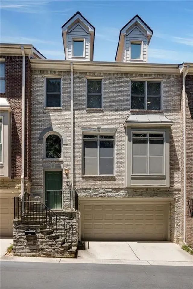 5561 Julian Place, Atlanta