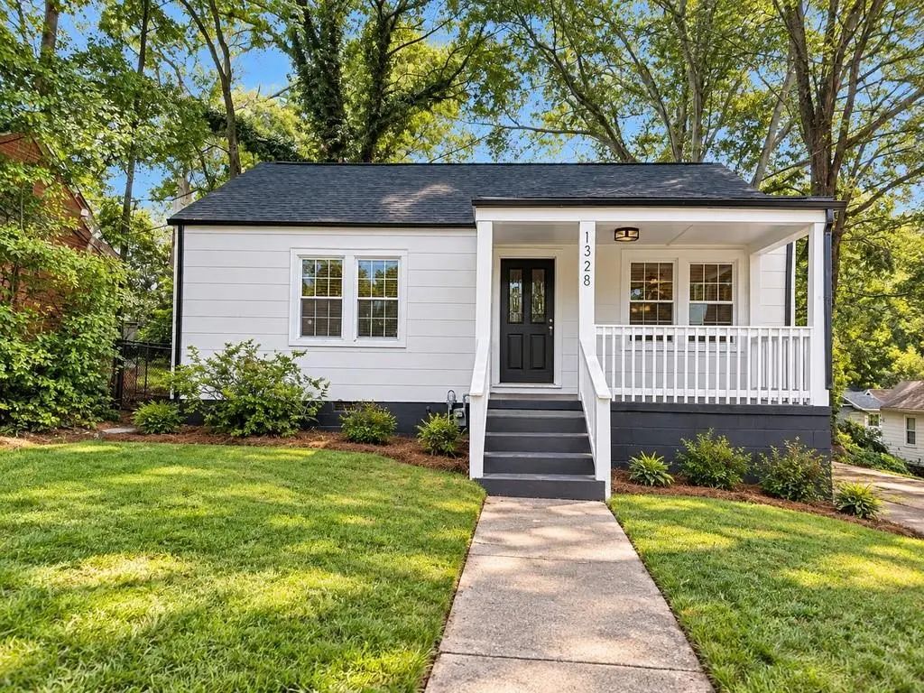 1328 Womack, East Point