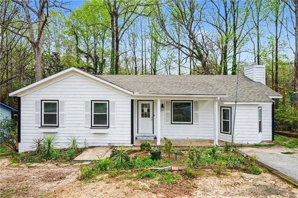400 Hemlock Dr., Lawrenceville