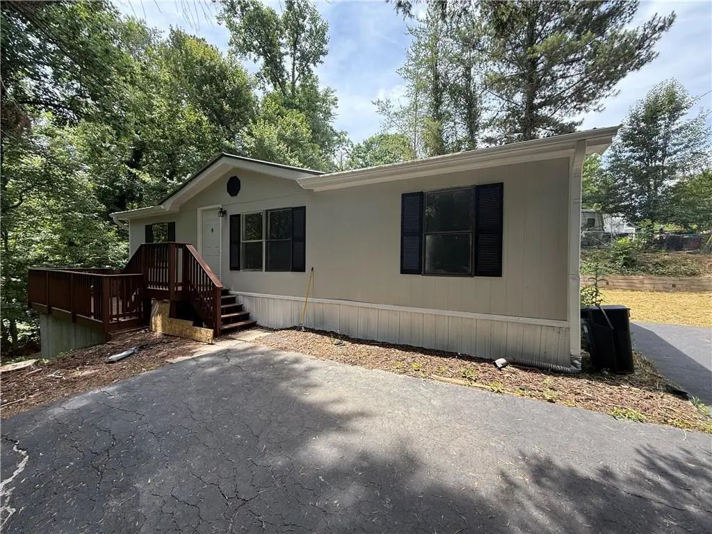 6295 Malibu Ridge, Flowery Branch