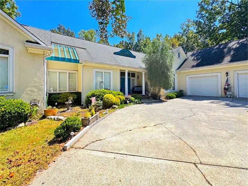 21 Rocky Circle Ne, White